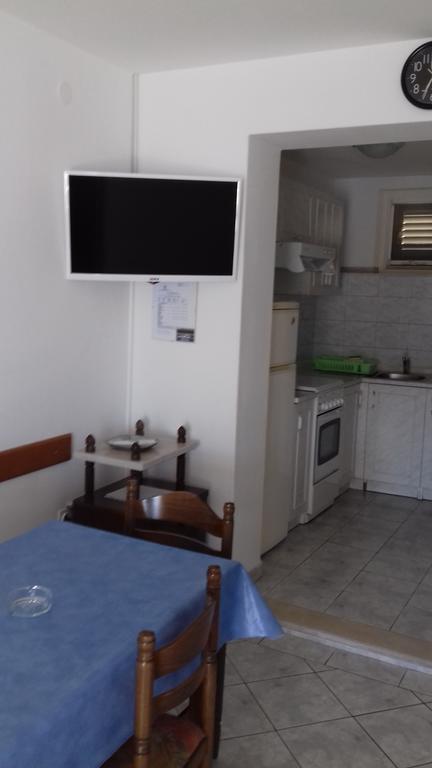 Apartments Gugic Prigradica Exterior photo